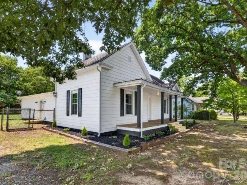 603 Thomas Street, Reidsville, NC 27320.  MLS# CAR4395826, YatesRealty ID 32969. 
