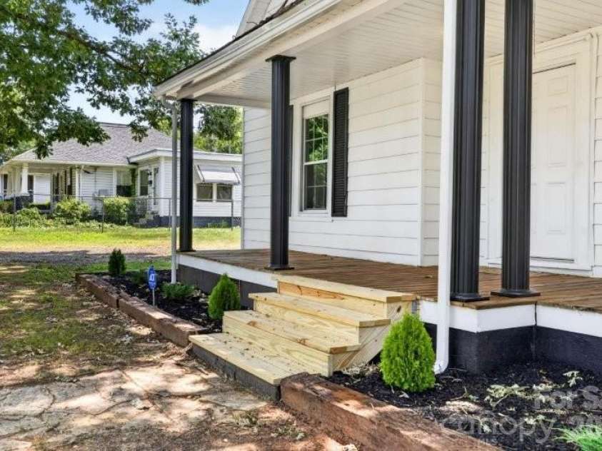 603 Thomas Street, Reidsville, NC 27320.  MLS# CAR4395826, YatesRealty ID 32969. 