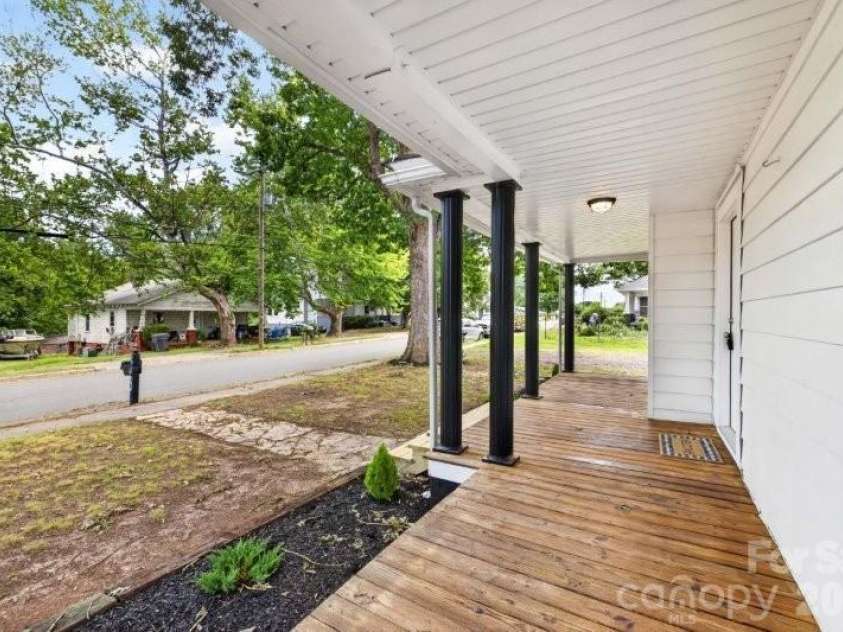 603 Thomas Street, Reidsville, NC 27320.  MLS# CAR4395826, YatesRealty ID 32969. 
