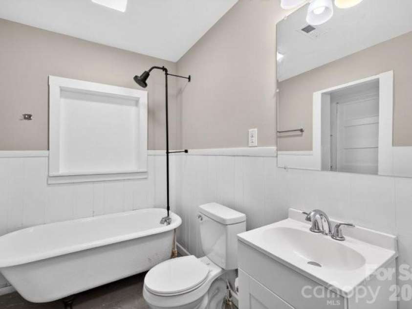 603 Thomas Street, Reidsville, NC 27320.  MLS# CAR4395826, YatesRealty ID 32969. 