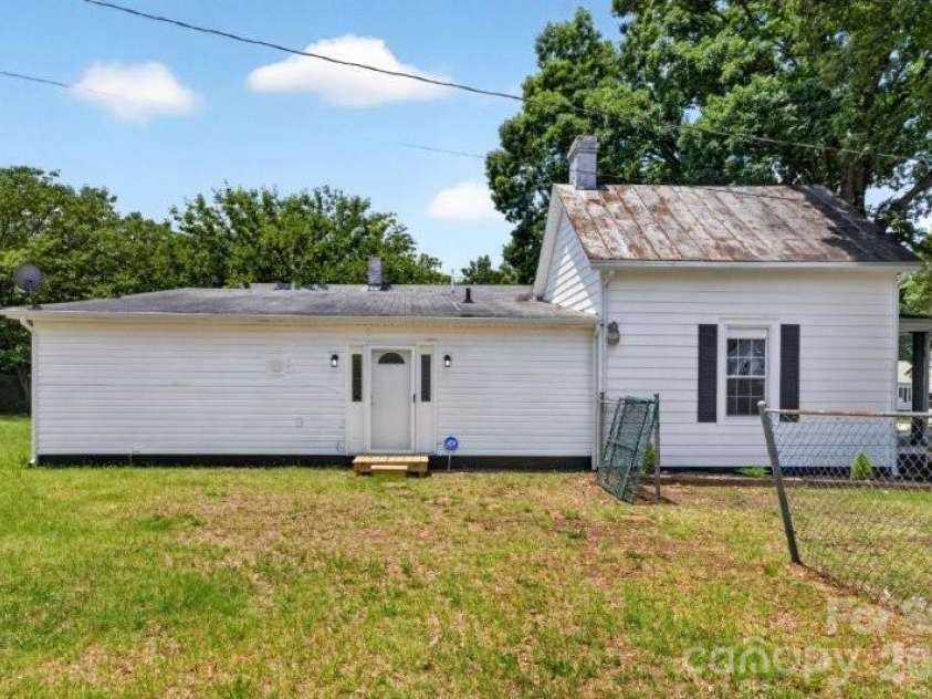 603 Thomas Street, Reidsville, NC 27320.  MLS# CAR4395826, YatesRealty ID 32969. 