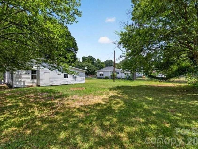 603 Thomas Street, Reidsville, NC 27320.  MLS# CAR4395826, YatesRealty ID 32969. 