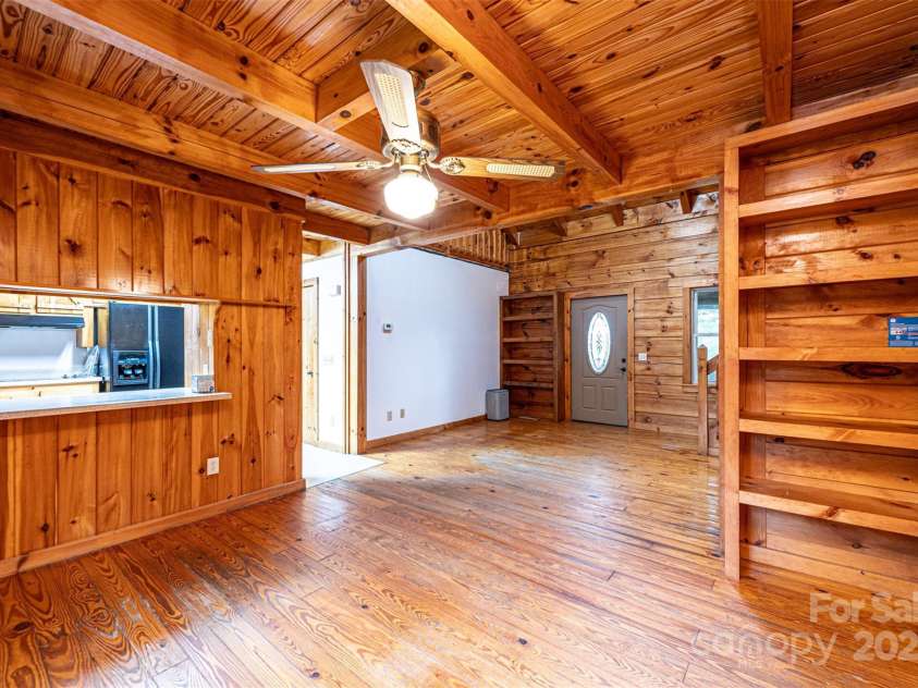 89 Birchfield Mill Loop, Nebo, NC 28761.  MLS# CAR4187261, YatesRealty ID 3297. Dining