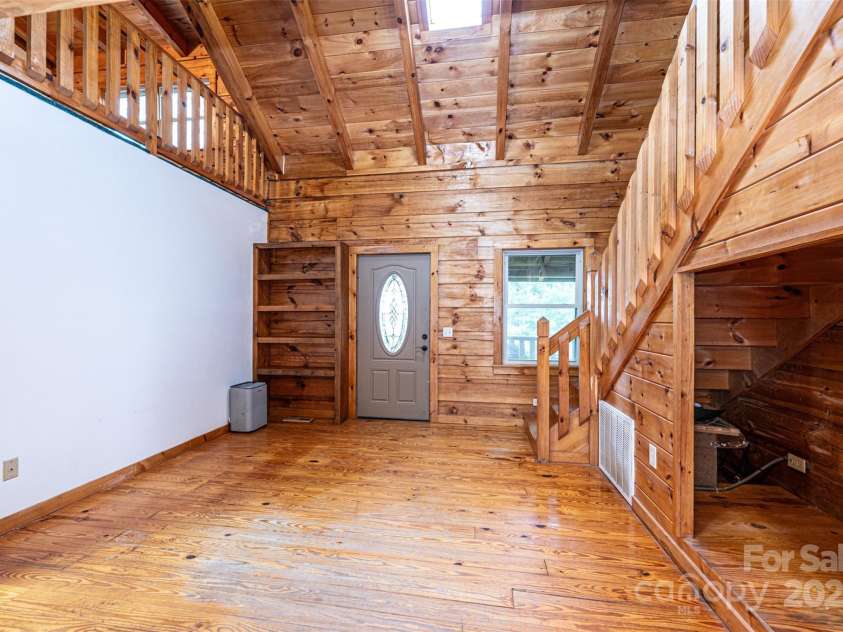 89 Birchfield Mill Loop, Nebo, NC 28761.  MLS# CAR4187261, YatesRealty ID 3297. Living Room