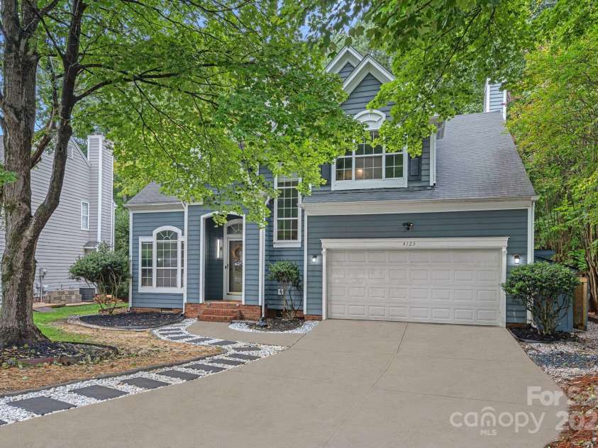 4123 Beauvista Drive, Charlotte, NC 28269.  MLS# CAR4283013, YatesRealty ID 32970. 