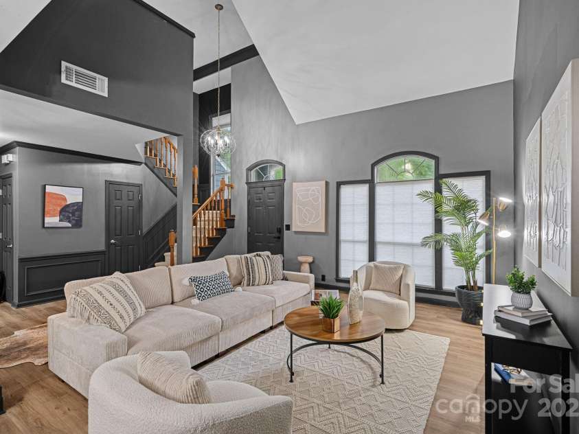 4123 Beauvista Drive, Charlotte, NC 28269.  MLS# CAR4283013, YatesRealty ID 32970. 