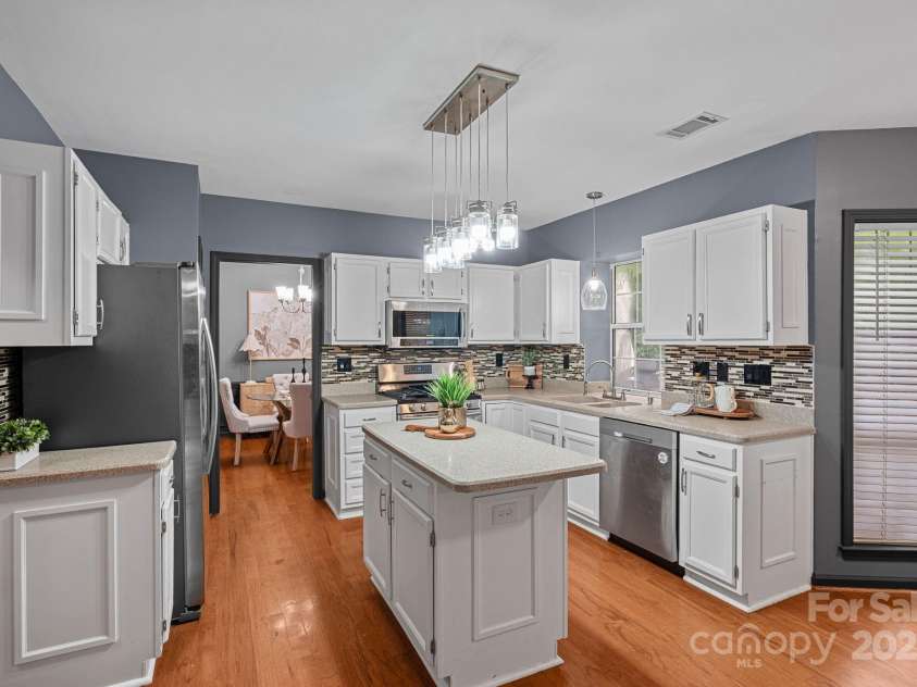 4123 Beauvista Drive, Charlotte, NC 28269.  MLS# CAR4283013, YatesRealty ID 32970. 