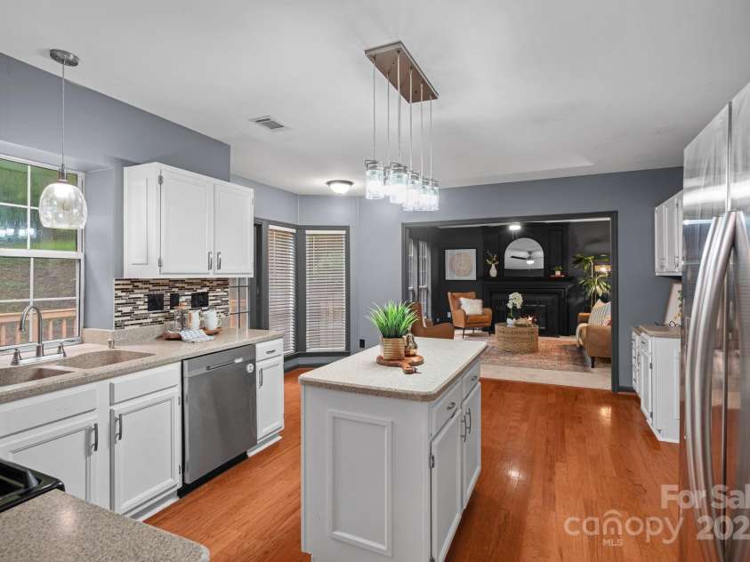 4123 Beauvista Drive, Charlotte, NC 28269.  MLS# CAR4283013, YatesRealty ID 32970. 