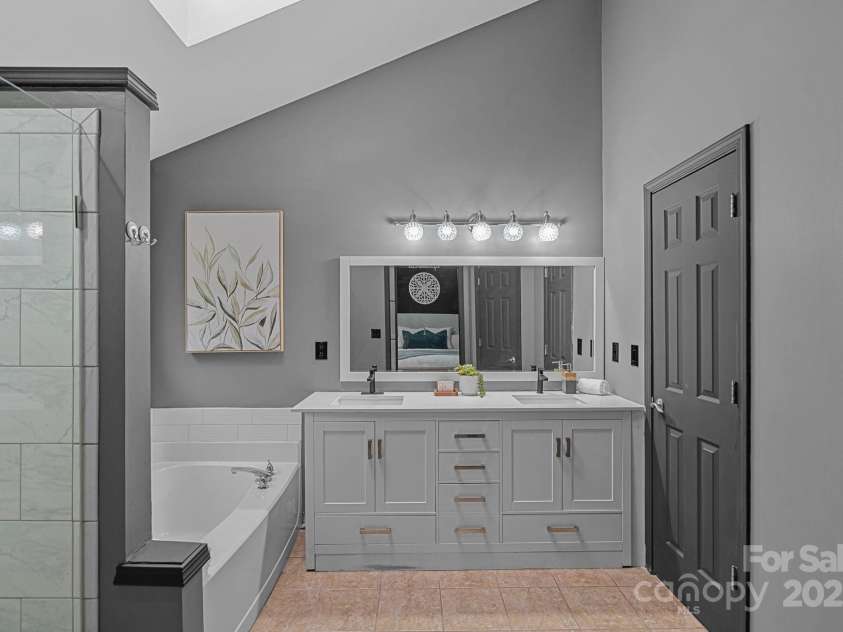 4123 Beauvista Drive, Charlotte, NC 28269.  MLS# CAR4283013, YatesRealty ID 32970. 