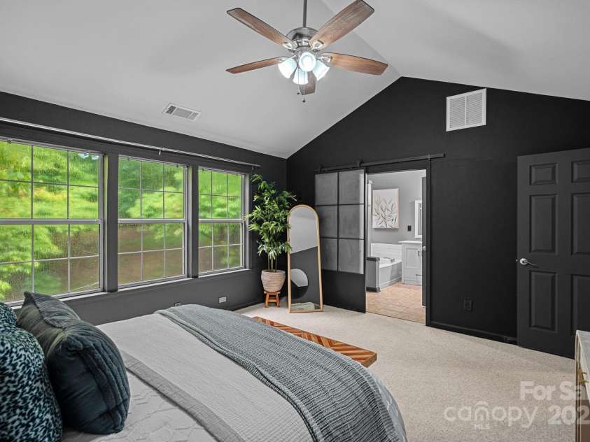 4123 Beauvista Drive, Charlotte, NC 28269.  MLS# CAR4283013, YatesRealty ID 32970. 