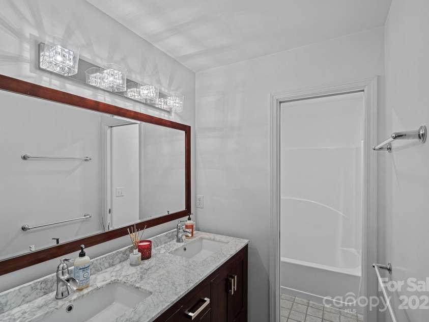 4123 Beauvista Drive, Charlotte, NC 28269.  MLS# CAR4283013, YatesRealty ID 32970. 