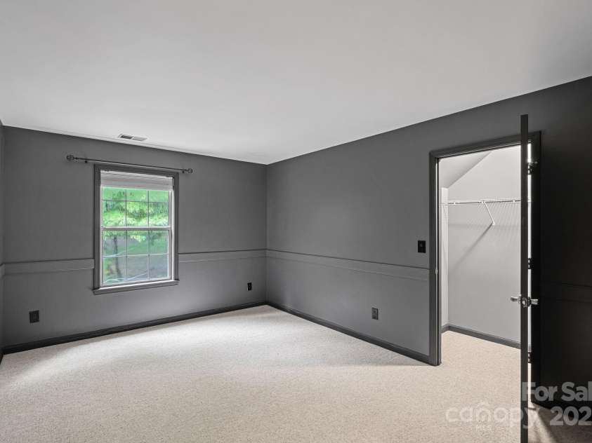 4123 Beauvista Drive, Charlotte, NC 28269.  MLS# CAR4283013, YatesRealty ID 32970. 