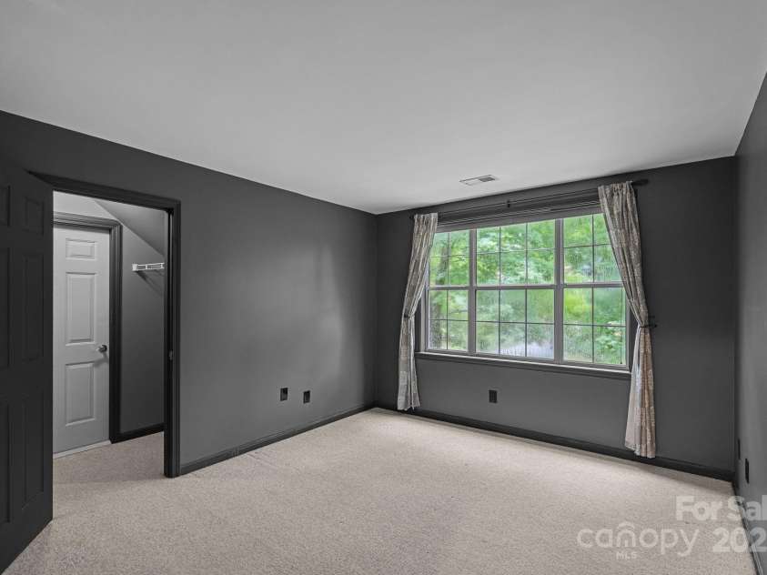 4123 Beauvista Drive, Charlotte, NC 28269.  MLS# CAR4283013, YatesRealty ID 32970. 