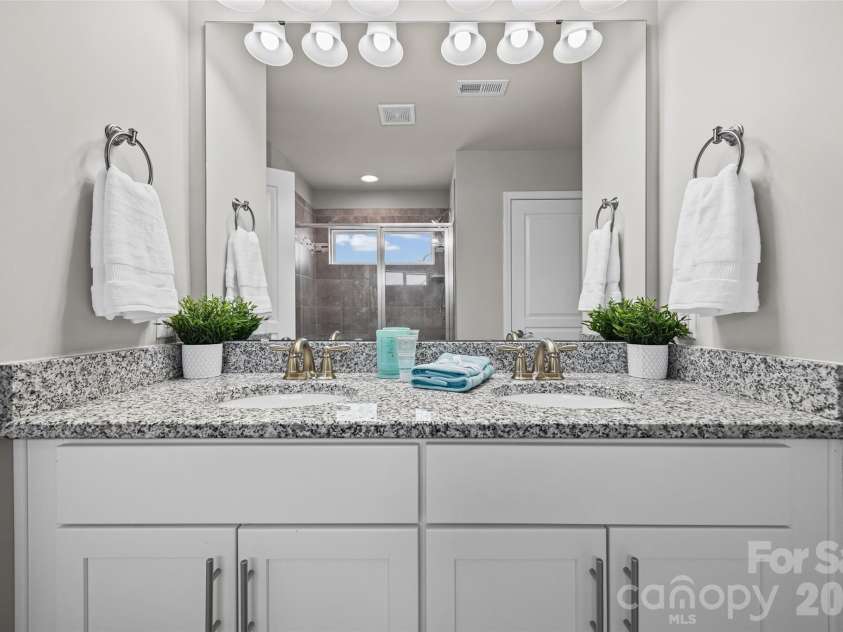 5125 Mount Clare Lane, Charlotte, NC 28210.  MLS# CAR4393612, YatesRealty ID 32970. 