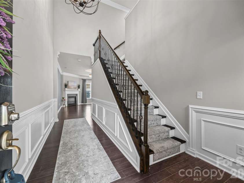 5125 Mount Clare Lane, Charlotte, NC 28210.  MLS# CAR4393612, YatesRealty ID 32970. Elegant Entry Hall