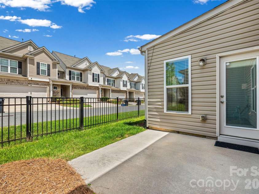 5125 Mount Clare Lane, Charlotte, NC 28210.  MLS# CAR4393612, YatesRealty ID 32970. Fenced Back Yard