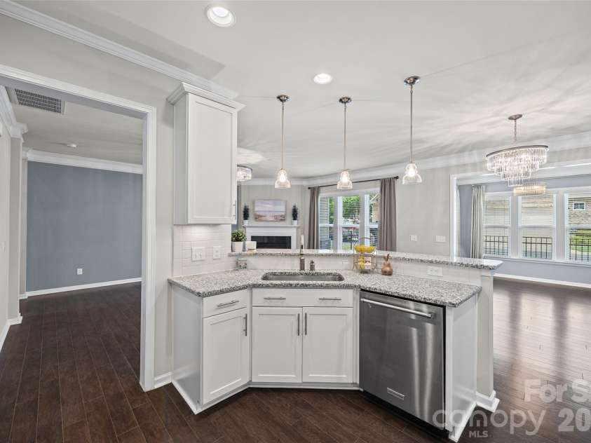 5125 Mount Clare Lane, Charlotte, NC 28210.  MLS# CAR4393612, YatesRealty ID 32970. Kitchen has large farm house sink