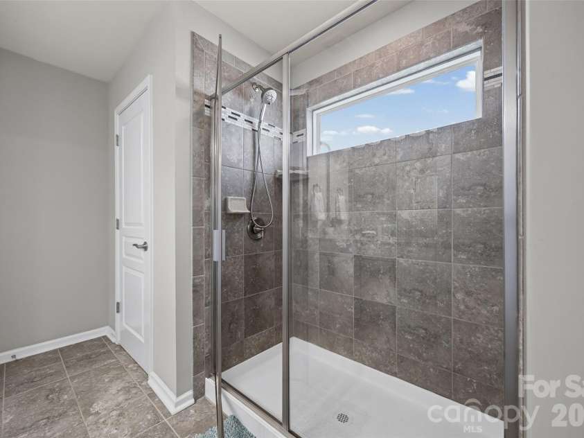 5125 Mount Clare Lane, Charlotte, NC 28210.  MLS# CAR4393612, YatesRealty ID 32970. Large Tile Walk-In Shower