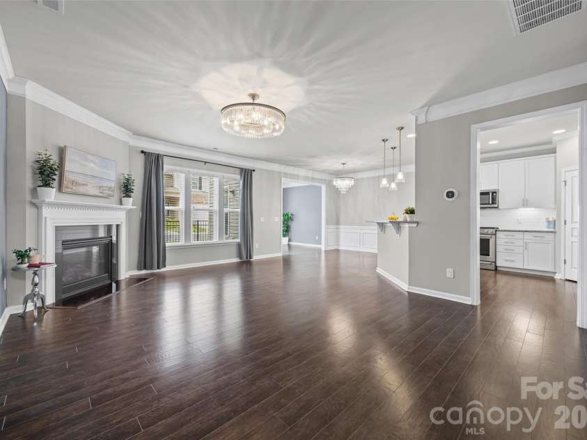 5125 Mount Clare Lane, Charlotte, NC 28210.  MLS# CAR4393612, YatesRealty ID 32970. Living Room