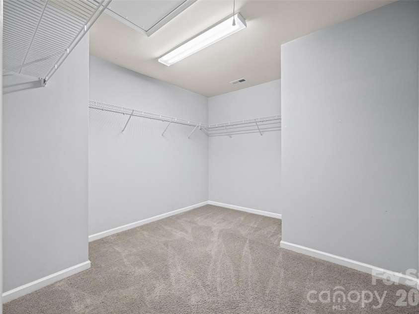 5125 Mount Clare Lane, Charlotte, NC 28210.  MLS# CAR4393612, YatesRealty ID 32970. Oversized Closet in Primary Bedroom