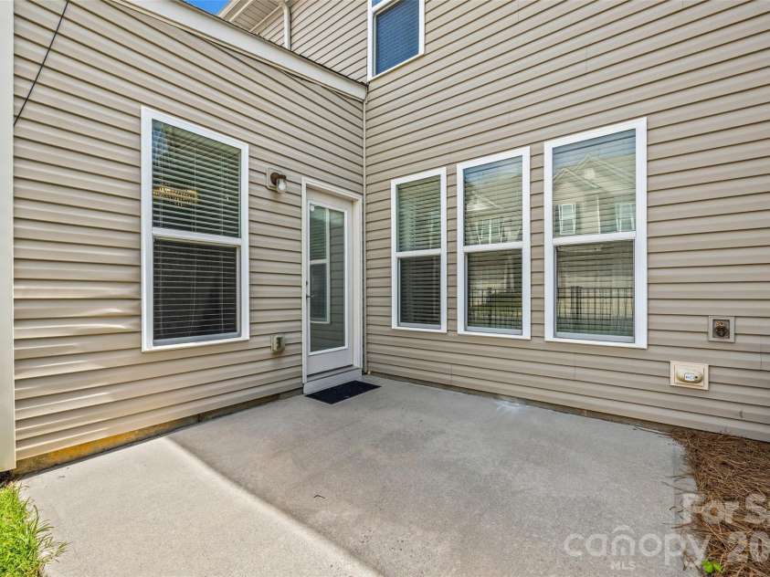 5125 Mount Clare Lane, Charlotte, NC 28210.  MLS# CAR4393612, YatesRealty ID 32970. Patio