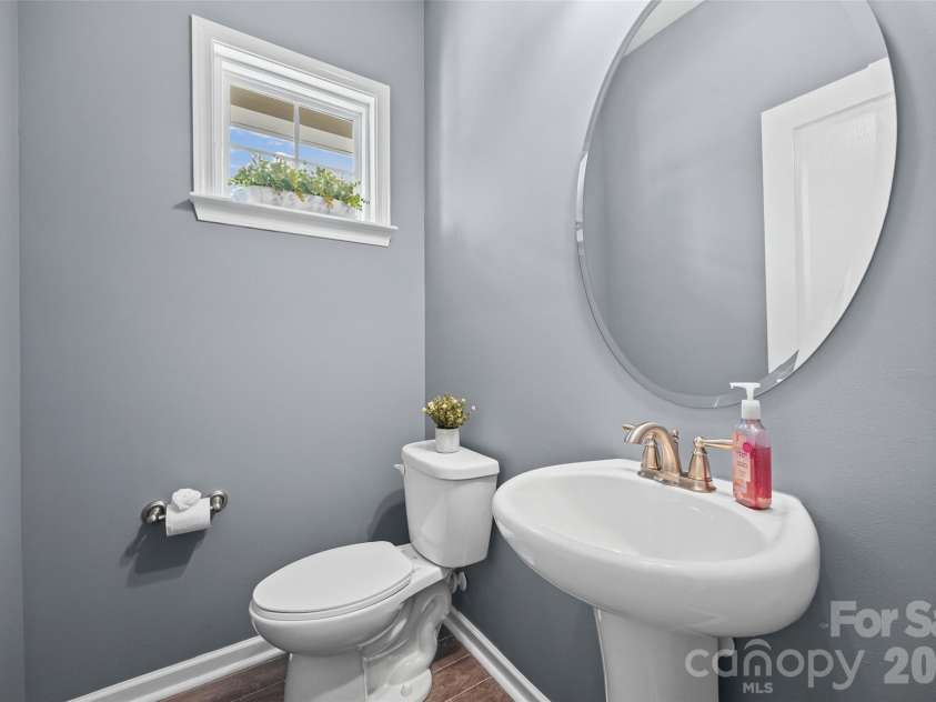 5125 Mount Clare Lane, Charlotte, NC 28210.  MLS# CAR4393612, YatesRealty ID 32970. Powder Room