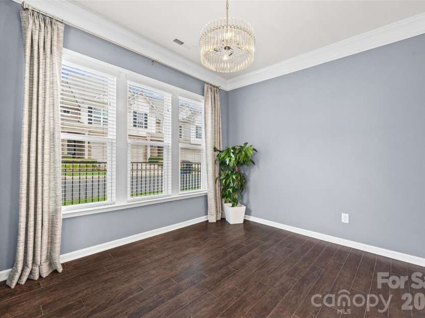 5125 Mount Clare Lane, Charlotte, NC 28210.  MLS# CAR4393612, YatesRealty ID 32970. Sun Room