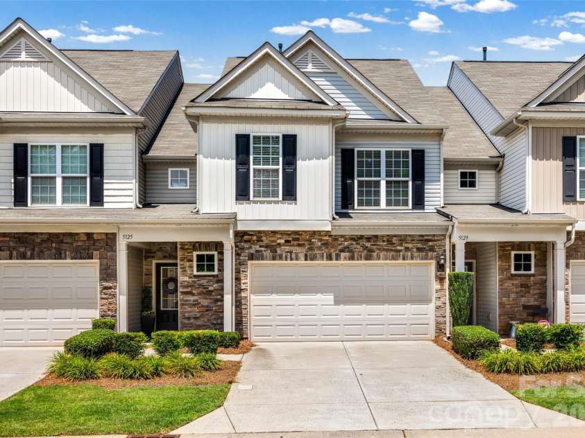 5125 Mount Clare Lane, Charlotte, NC 28210.  MLS# CAR4393612, YatesRealty ID 32970. Welcome!