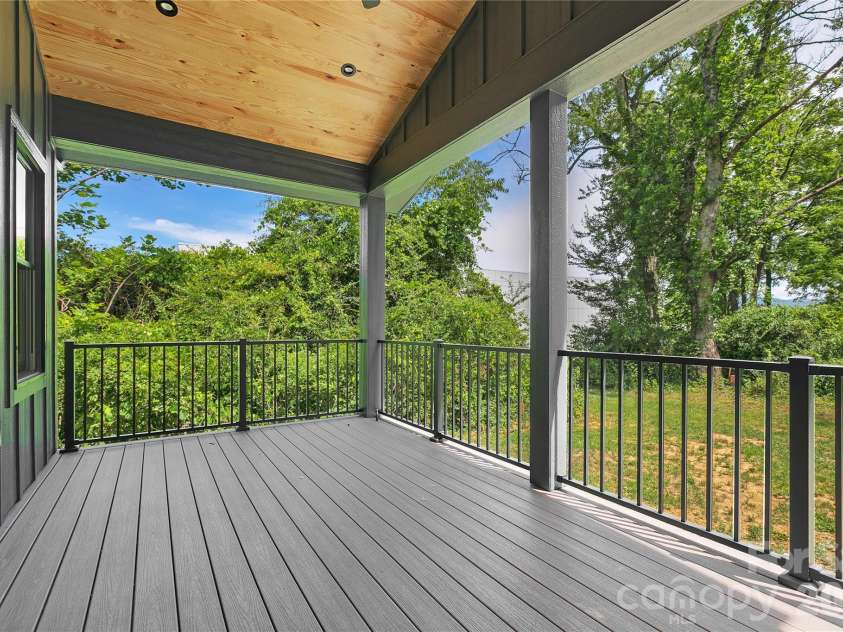 123 Welcome Street, Brevard, NC 28712.  MLS# CAR4389753, YatesRealty ID 32972. 