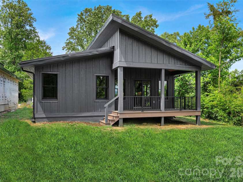 123 Welcome Street, Brevard, NC 28712.  MLS# CAR4389753, YatesRealty ID 32972. 