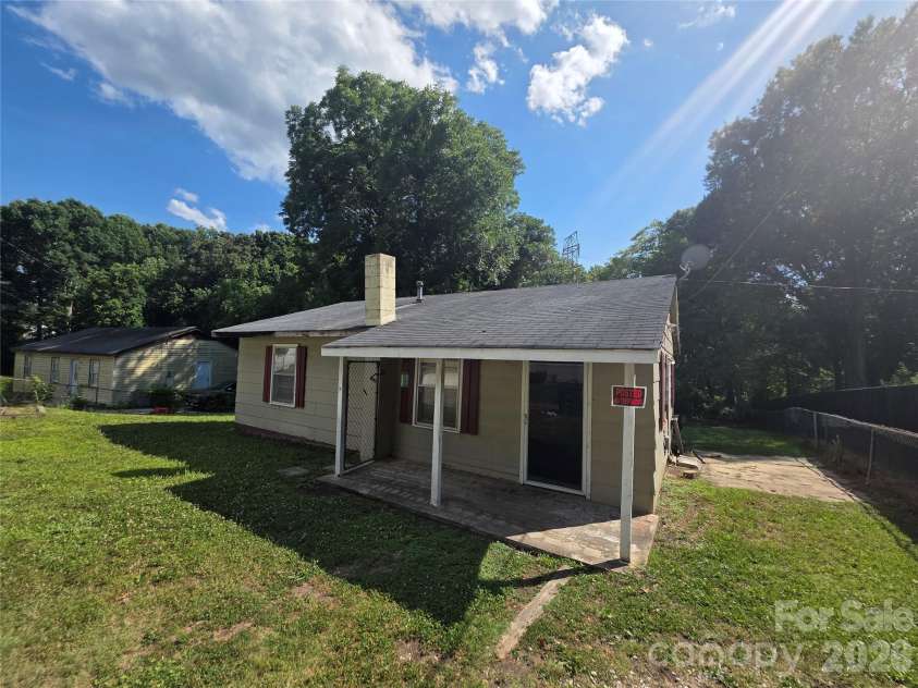 85 Gilmer Street, Gastonia, NC 28052.  MLS# CAR4395315, YatesRealty ID 32973. 