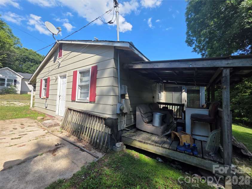 85 Gilmer Street, Gastonia, NC 28052.  MLS# CAR4395315, YatesRealty ID 32973. 