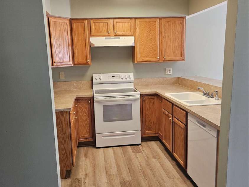 1831 J Julian Lane, Charlotte, NC 28208.  MLS# CAR4394260, YatesRealty ID 32974. 