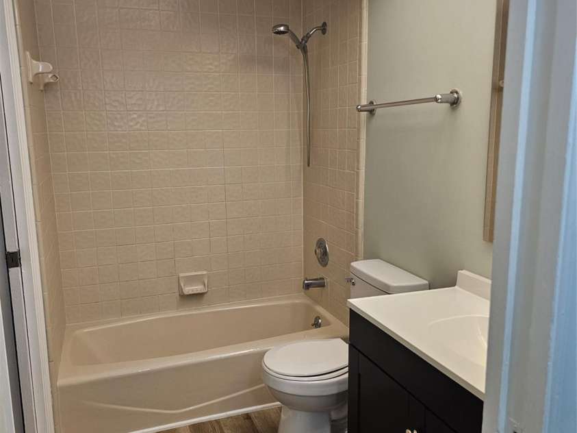 1831 J Julian Lane, Charlotte, NC 28208.  MLS# CAR4394260, YatesRealty ID 32974. 