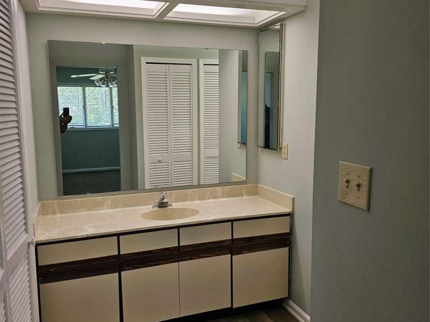 1831 J Julian Lane, Charlotte, NC 28208.  MLS# CAR4394260, YatesRealty ID 32974. 