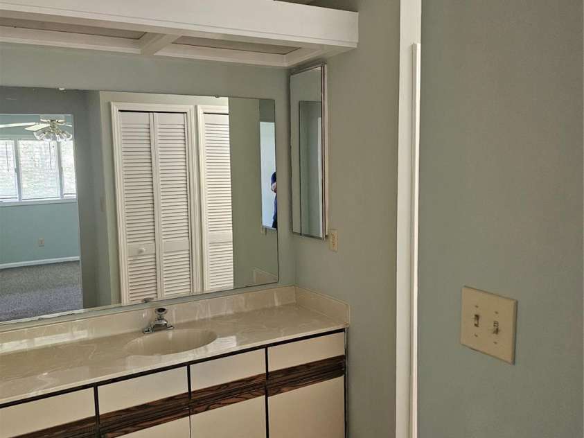 1831 J Julian Lane, Charlotte, NC 28208.  MLS# CAR4394260, YatesRealty ID 32974. 