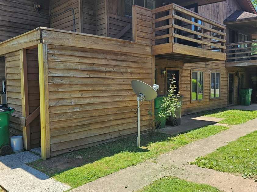 1831 J Julian Lane, Charlotte, NC 28208.  MLS# CAR4394260, YatesRealty ID 32974. 