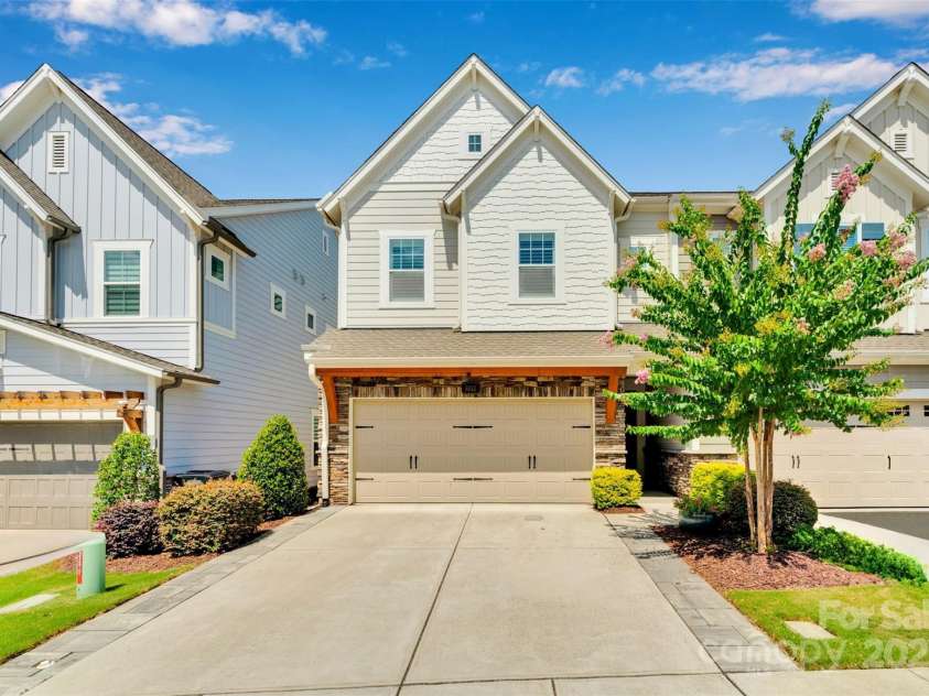 5052 Lesleewood Court, Charlotte, NC 28226.  MLS# CAR4278308, YatesRealty ID 32975. 