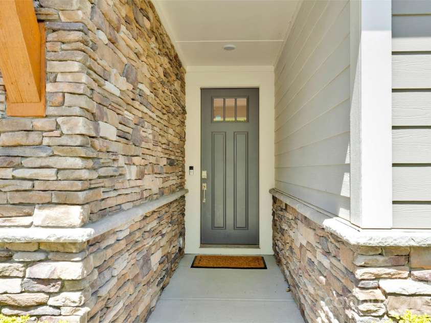 5052 Lesleewood Court, Charlotte, NC 28226.  MLS# CAR4278308, YatesRealty ID 32975. 