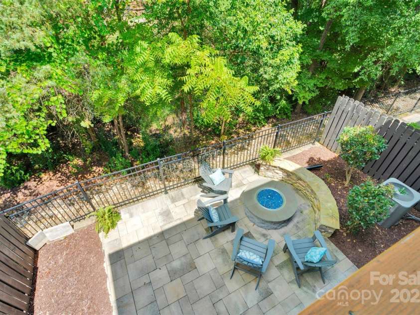 5052 Lesleewood Court, Charlotte, NC 28226.  MLS# CAR4278308, YatesRealty ID 32975. 
