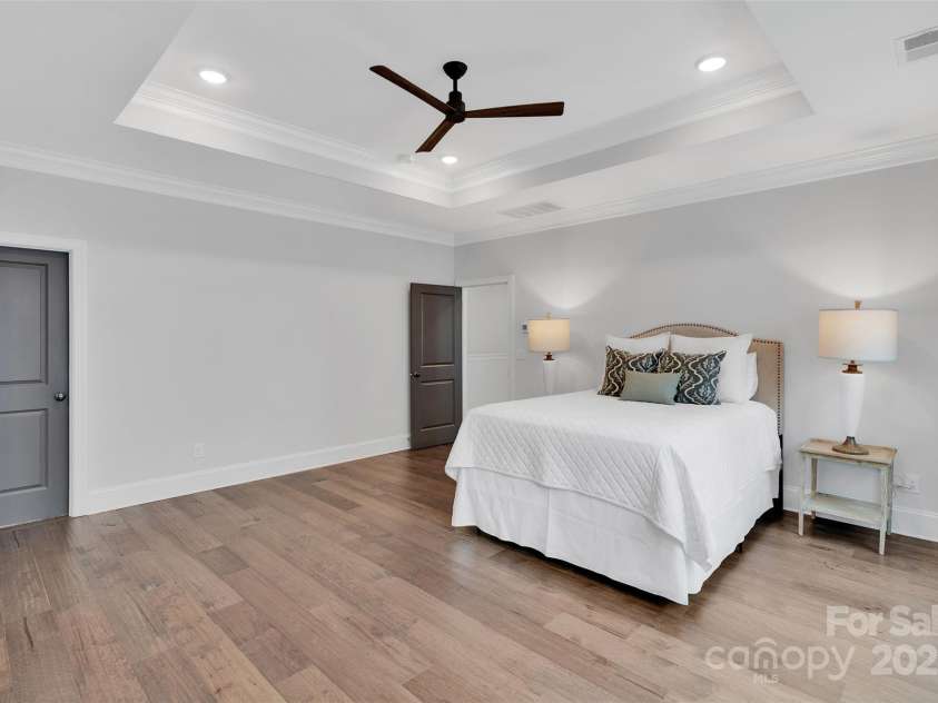 5052 Lesleewood Court, Charlotte, NC 28226.  MLS# CAR4278308, YatesRealty ID 32975. 