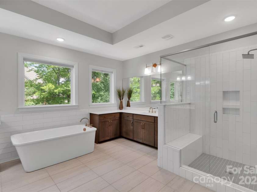 5052 Lesleewood Court, Charlotte, NC 28226.  MLS# CAR4278308, YatesRealty ID 32975. 