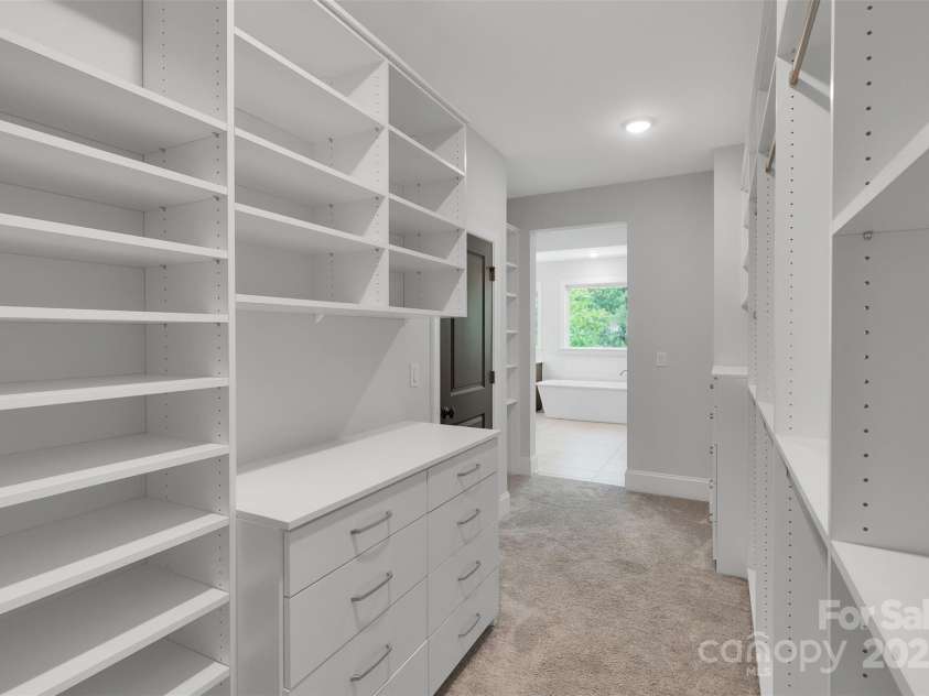 5052 Lesleewood Court, Charlotte, NC 28226.  MLS# CAR4278308, YatesRealty ID 32975. 