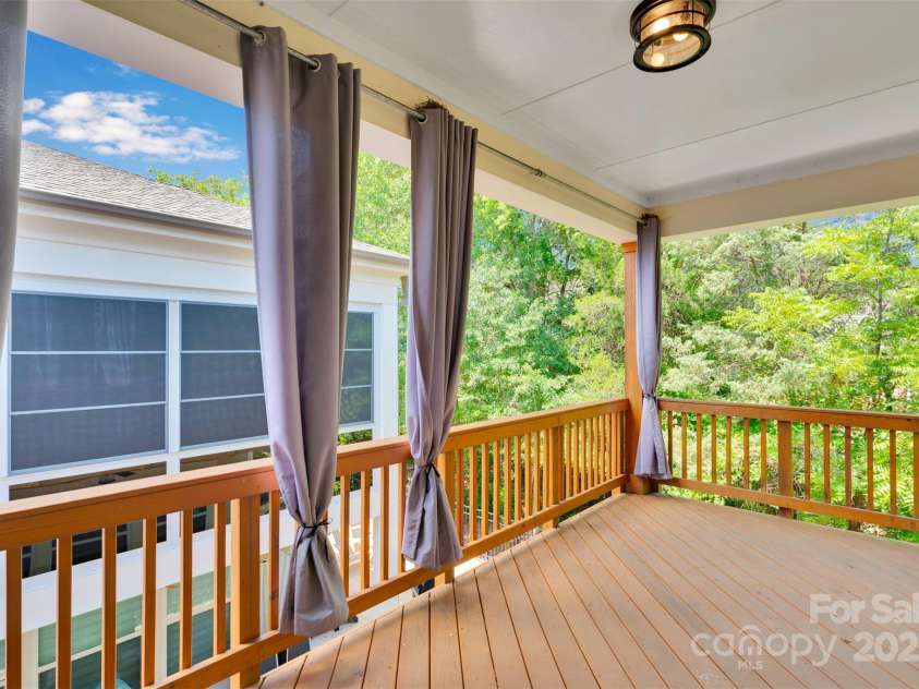 5052 Lesleewood Court, Charlotte, NC 28226.  MLS# CAR4278308, YatesRealty ID 32975. 