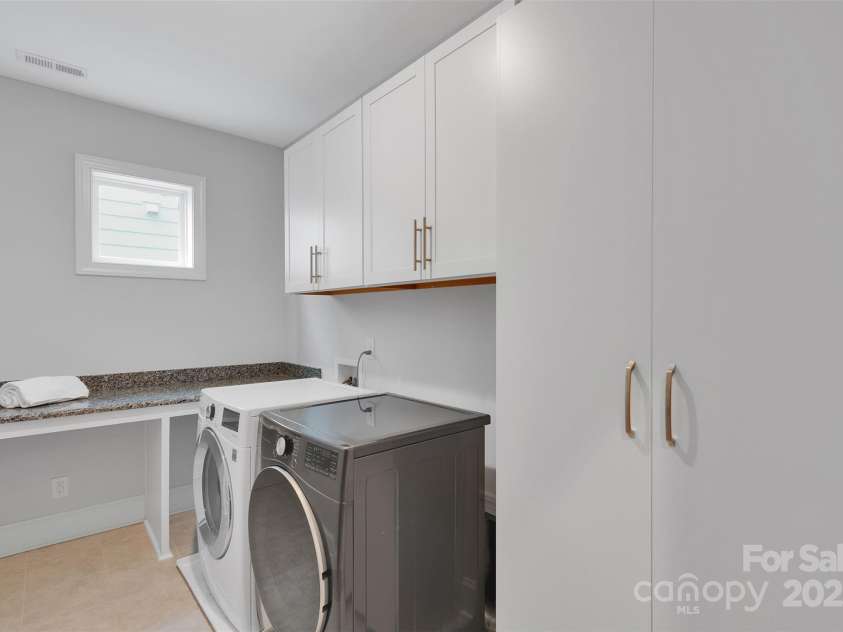 5052 Lesleewood Court, Charlotte, NC 28226.  MLS# CAR4278308, YatesRealty ID 32975. 