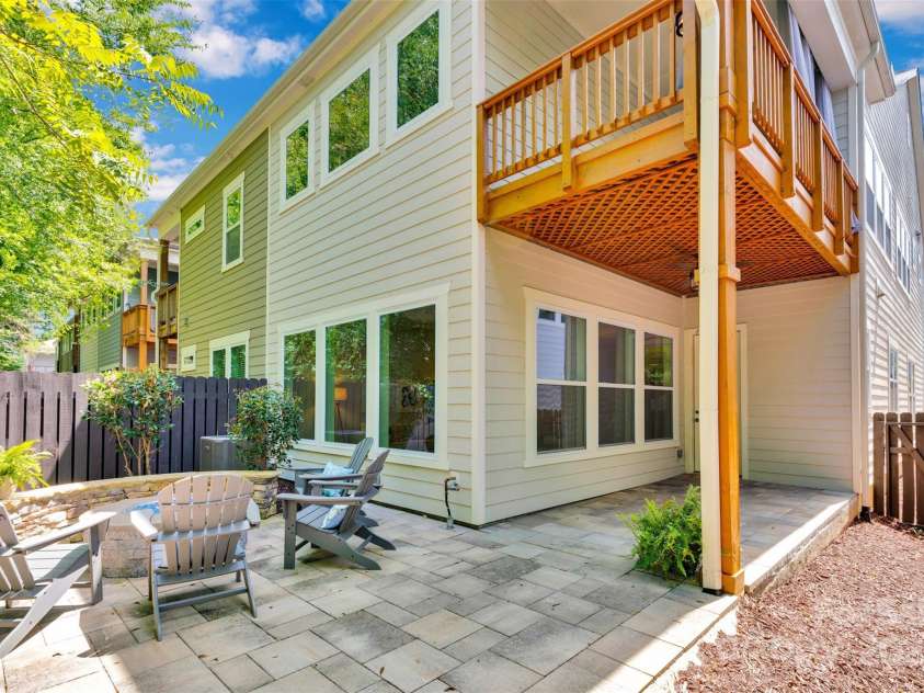 5052 Lesleewood Court, Charlotte, NC 28226.  MLS# CAR4278308, YatesRealty ID 32975. 
