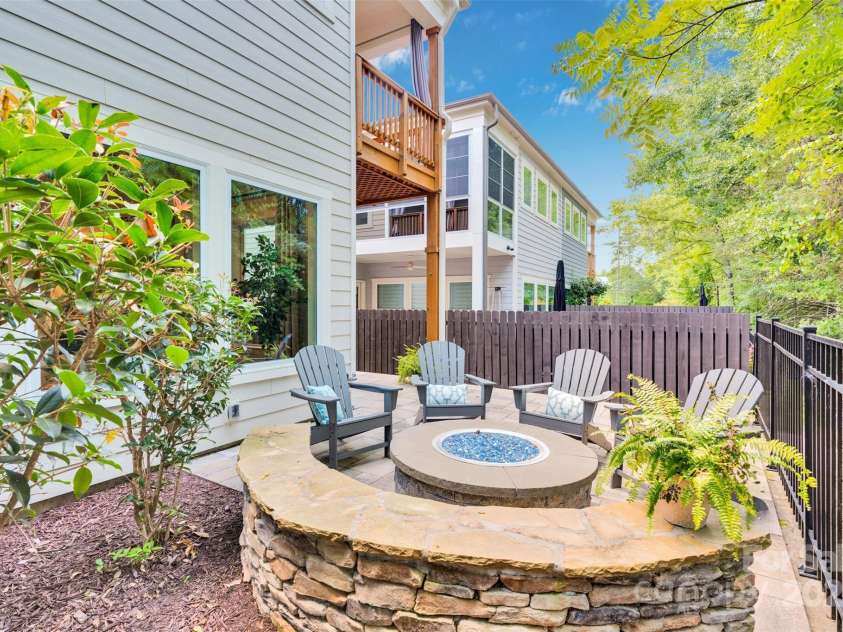 5052 Lesleewood Court, Charlotte, NC 28226.  MLS# CAR4278308, YatesRealty ID 32975. 