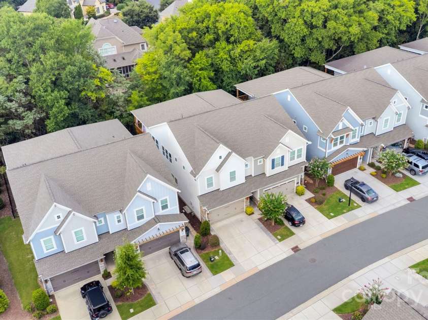 5052 Lesleewood Court, Charlotte, NC 28226.  MLS# CAR4278308, YatesRealty ID 32975. 