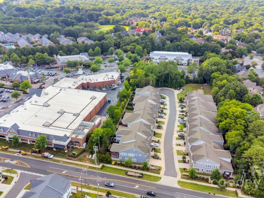 5052 Lesleewood Court, Charlotte, NC 28226.  MLS# CAR4278308, YatesRealty ID 32975. 