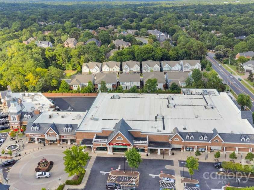 5052 Lesleewood Court, Charlotte, NC 28226.  MLS# CAR4278308, YatesRealty ID 32975. 